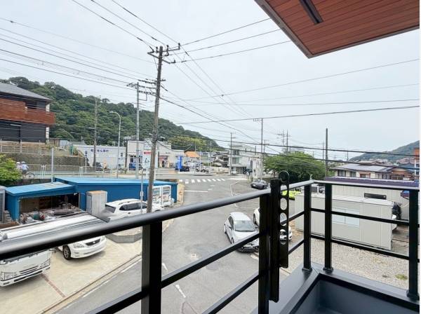 こちらの居室からは開放感あふれるバルコニーへ