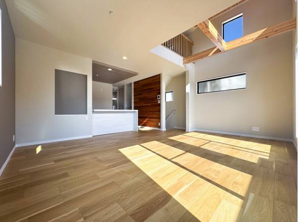 天然木をたっぷり使用した心地よいLDK