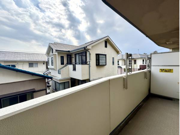 低層住居のため視線を遮るものもなく開放感あり