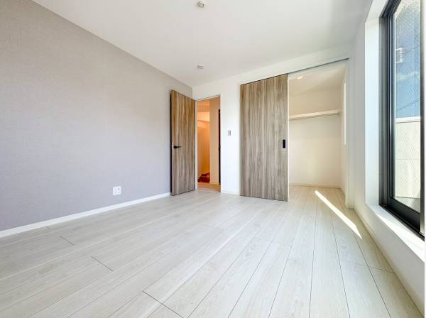 ウォークインクローゼットを完備した洋室