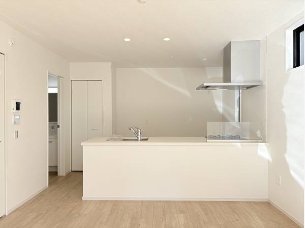 白基調のラグジュアリーなキッチンです！