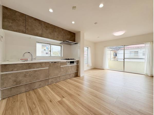 LDK１３帖システムキッチン付きインテリア合わせやすい