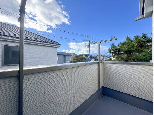 用途に合わせて使い分けのできる2つのバルコニーがあります