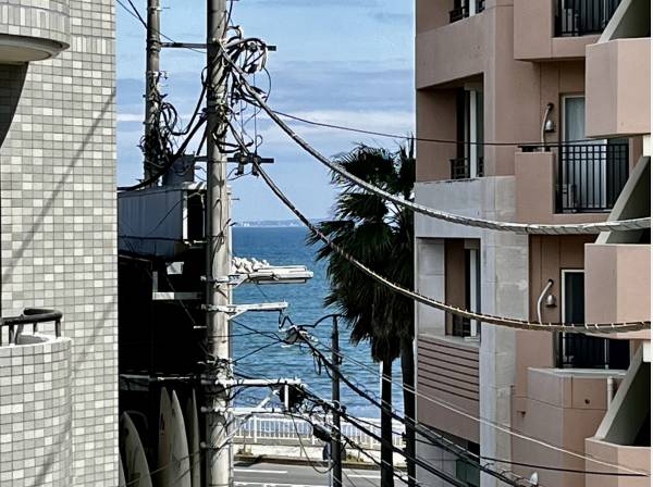海をチラッと眺めます。