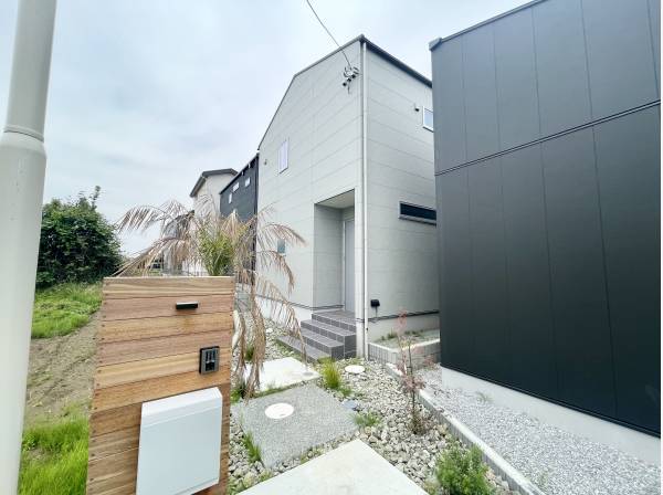 白基調の外観