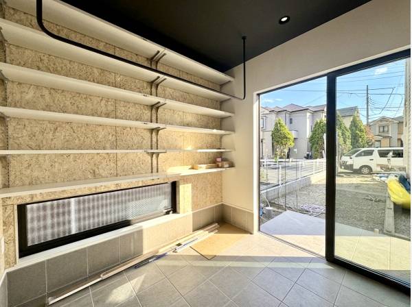 外からアクセス可能な土間フリースペース