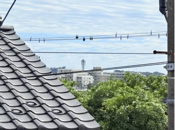 江ノ島の灯台が少しみえます