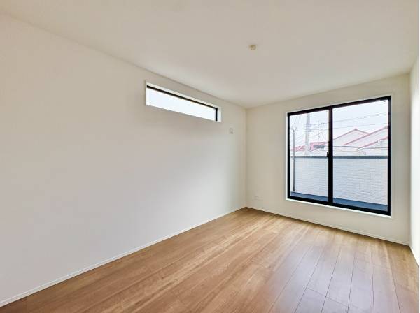 2面採光で陽光がお部屋の全体に届きます