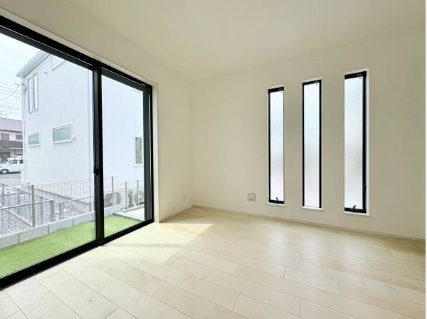 1階洋室は直接庭に出ることができます