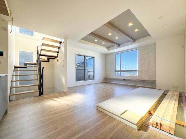 抜け感と陽光が織りなす開放的なLDK