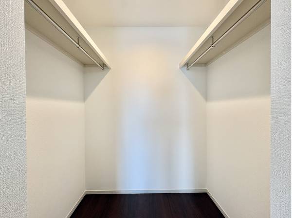 約2帖のウォークインクローゼットです。