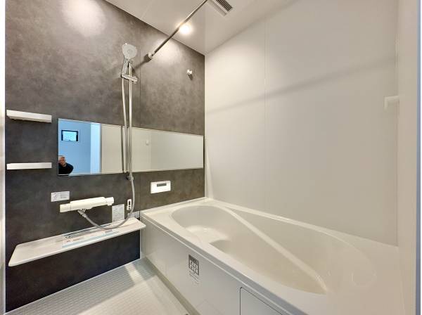 心落ち着く色合いの浴室は日々の疲れを優しく取ってくれます。