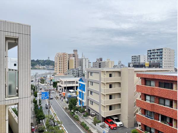 住宅からは海と江の島を眺望できます