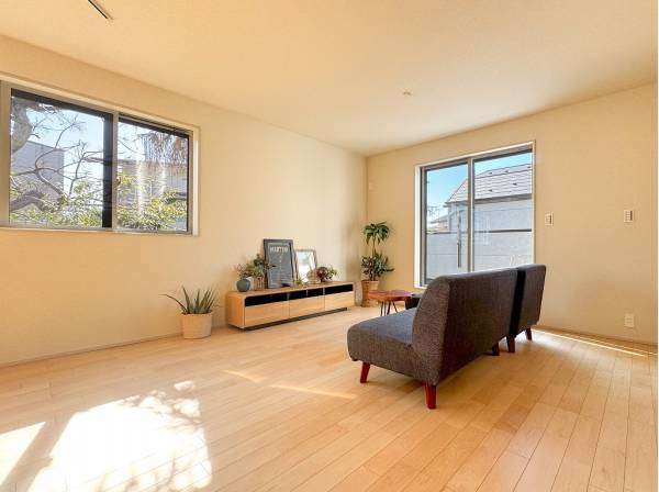 床暖房が完備されたリビングは寒い季節も快適に過ごせます