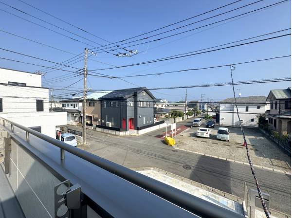 ワイドバルコニーは陽当たりが良く陽を遮るものもありません