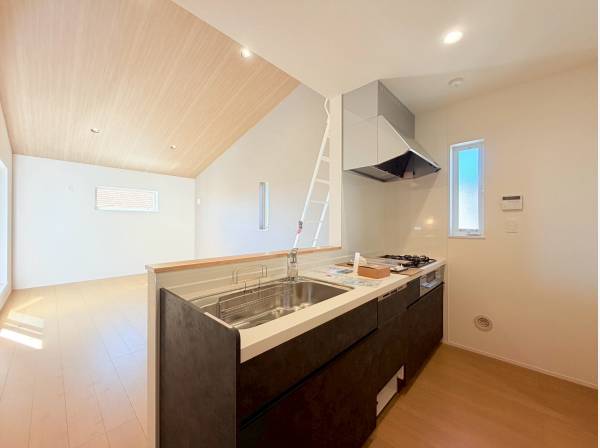 スタイリッシュなシステムキッチン