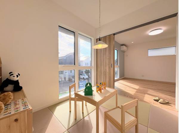 LDKの隣のタタミスペースは子ども部屋にも