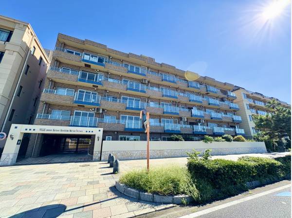 海沿い最前列の立地に佇みマンションになります！