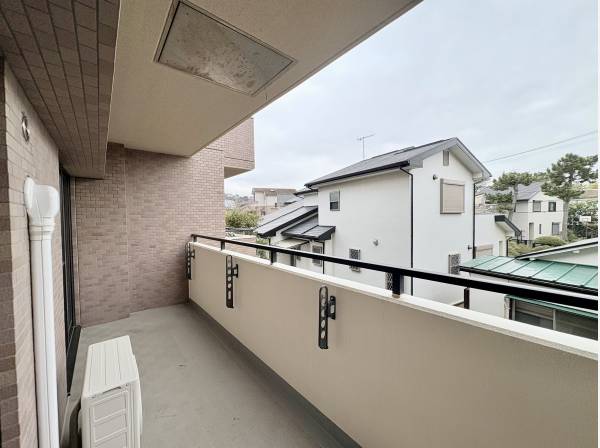 南向きで温かい広々と使えるバルコニースペース