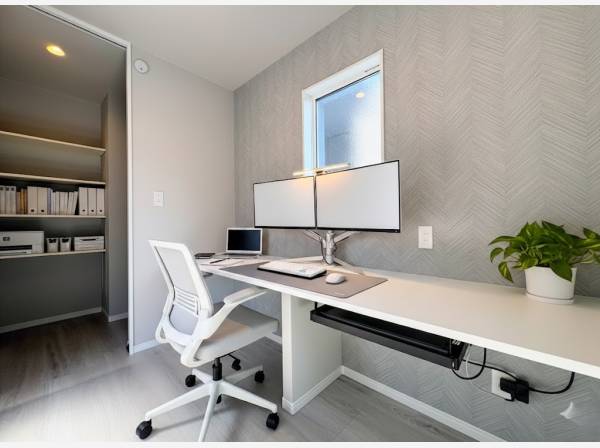 リモートワークに適したワークスペース（家具はイメージ）