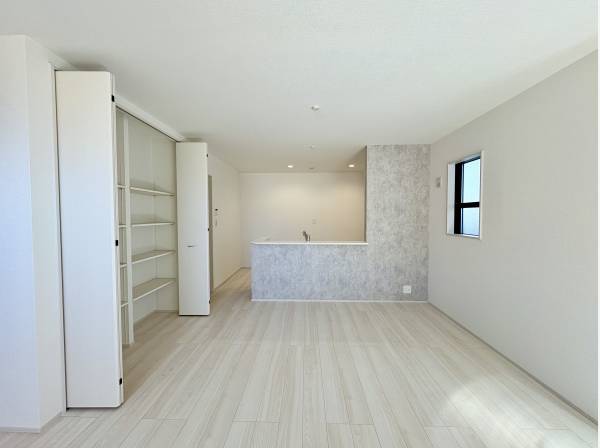 対面式のキッチン。ダイニングも広々使えます