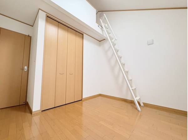 こちらの洋室はロフト付き