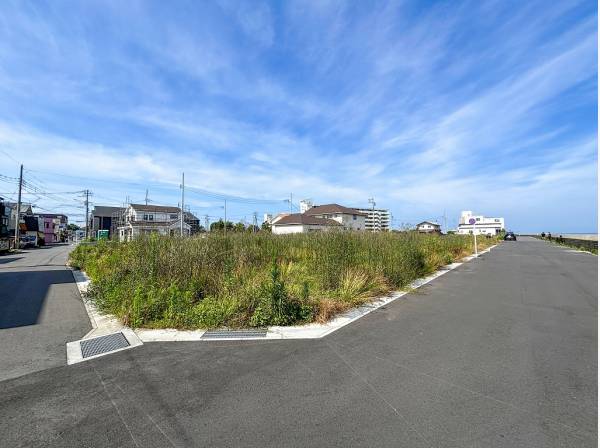 道路幅も広く車の出入りも快適です