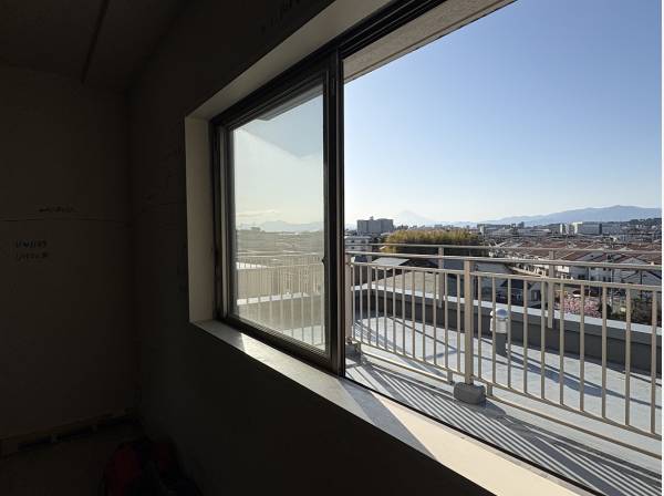 お部屋の窓からも富士山が見えます