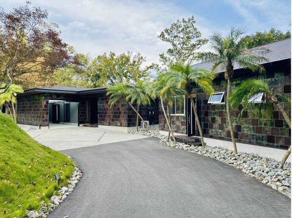 スタイリッシュな外観/ビルトインガレージは電動オーバースライダー付き