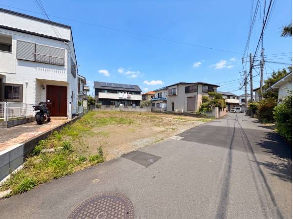 東南側の道路に面しておりますので、明るい敷地です