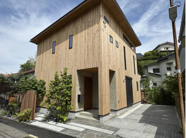 屋久島地杉で覆う自然派デザイナーズ住宅です！