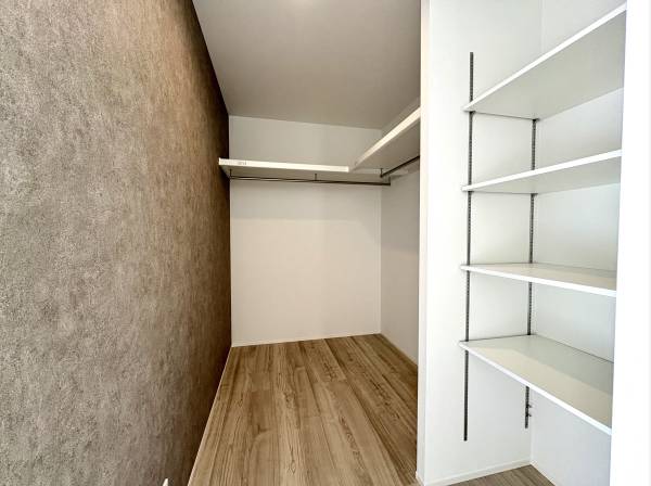 ウォークインクローゼットも大容量です。