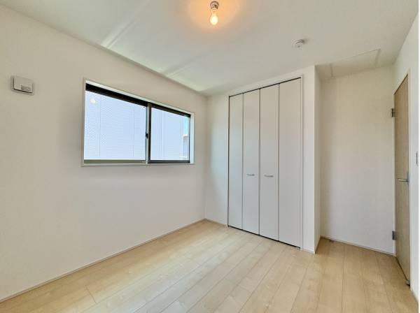 遮音性や断熱性に優れた、結露も発生しにくいペアガラスを採用しております