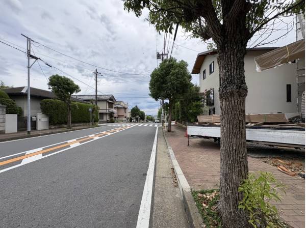 前面道路も広く車のアクセスも良し
