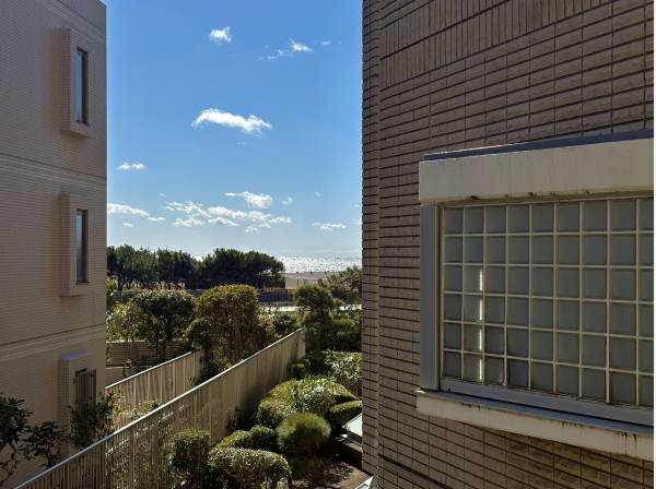 海を眺めるお部屋です。