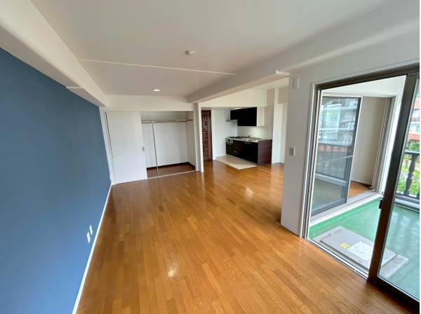 約18.5帖の湘南らしい広々としたお部屋でございます！