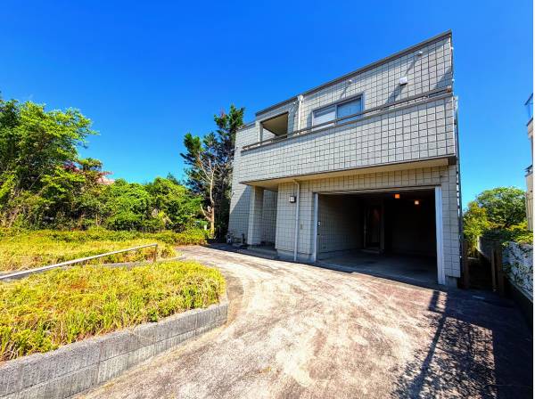 約121坪のゆとりある敷地となっています