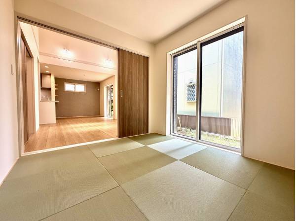 縁なし畳がモダンな約5.25帖の和室！客間にもぴったり