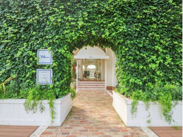 ロンハーマン逗子マリーナ店まで徒歩5分（約350m）