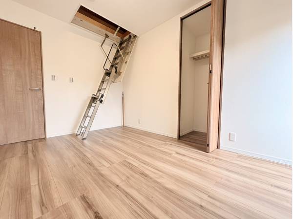 屋根裏収納につながるお部屋