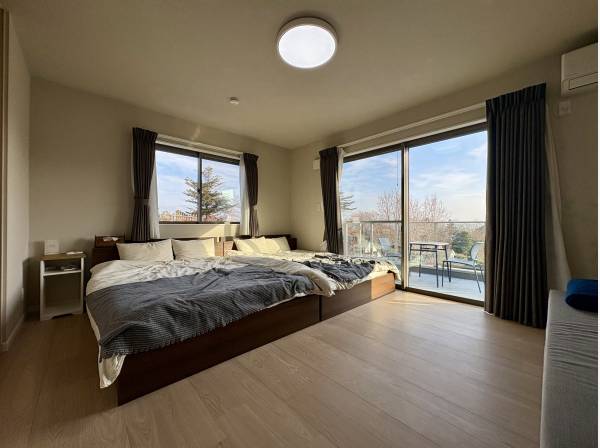 約10.5帖のマスターベッドルーム/海を望む眺望