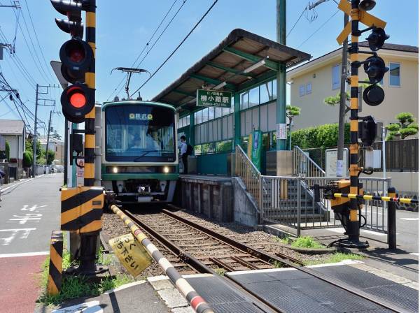江ノ島電鉄線「柳小路駅」徒歩１３分（約1040ｍ）