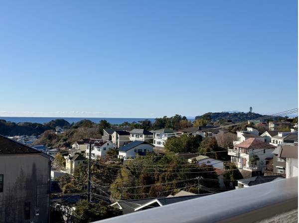 ルーフバルコニーからも海と江ノ島が見えました♪