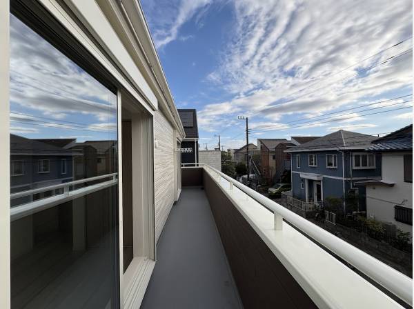 2部屋から出入りできるワイドバルコニー