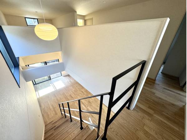 吹き抜けの階段ホール