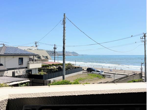 海を望む贅沢な眺望が広がります