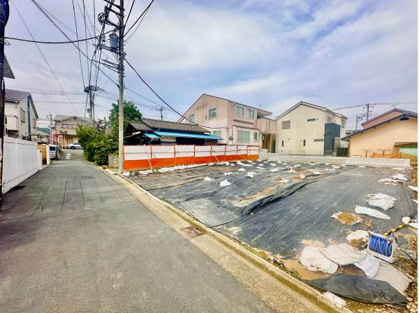 前面道路も狭くなく駐車もラクラク