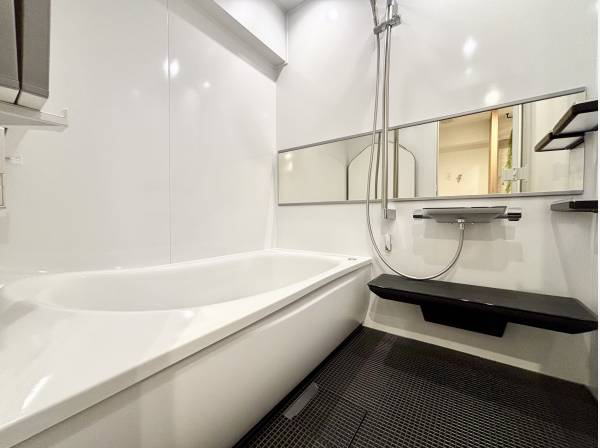 清潔感溢れるバスルーム