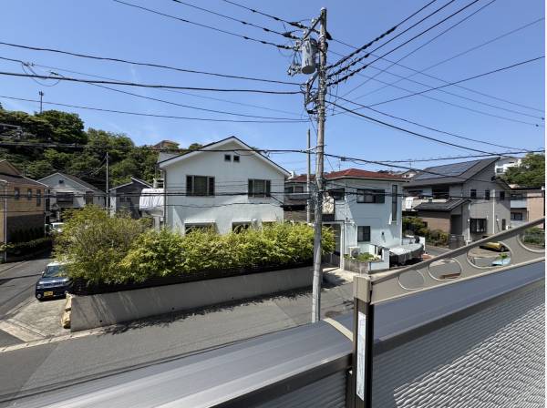 バルコニーからの眺めは開放的です！