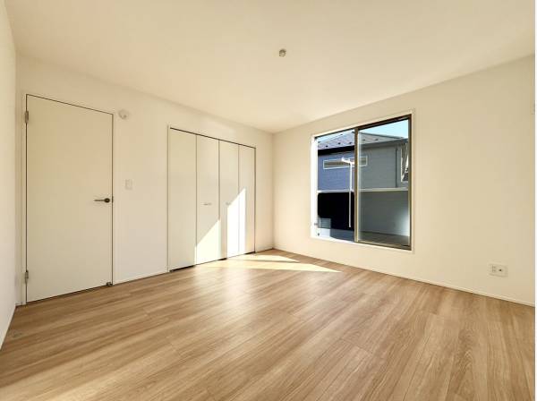 主寝室は約8.6帖あり、広々としています。